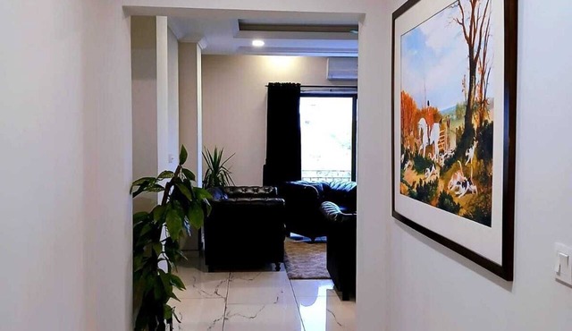 Monarchy Suites 2BR Forest View Family Retreat