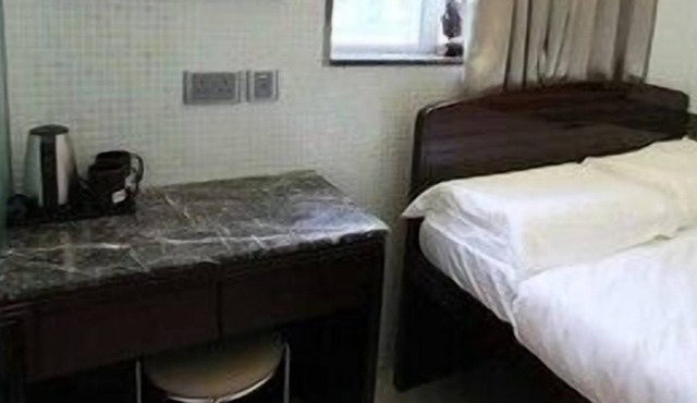 Mong Kok MTR Window Room for 2-Y3