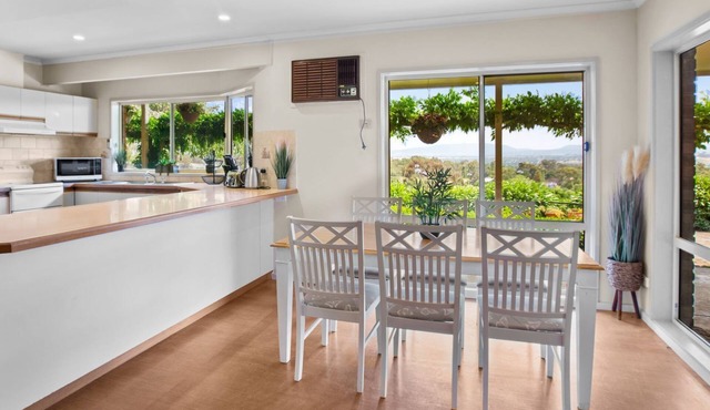 Monkey Gully Retreat - Pool - Mansfield - Sleeps 9