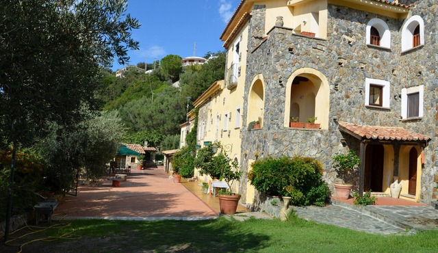 MONOLOCALI AT 200 mt FROM THE SEA IN A CASALE OF THE '700