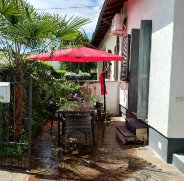 Monolocale, 10' dal centro, dall'aeroporto, con patio esterno