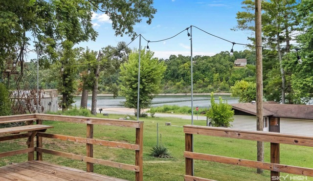 Monte Ne Lodge - Steps to Beaver Lake