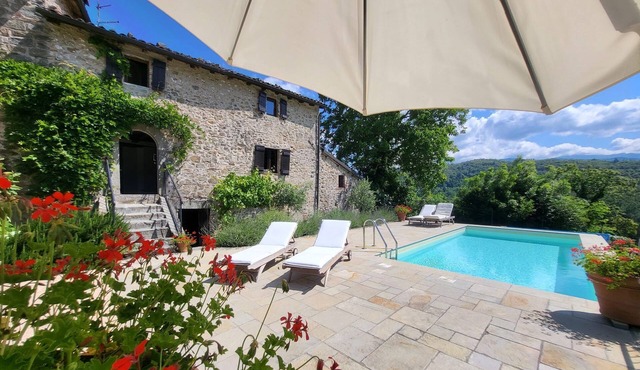 Monterotondo mountain villa with private pool, walk restaurant, WIFI.