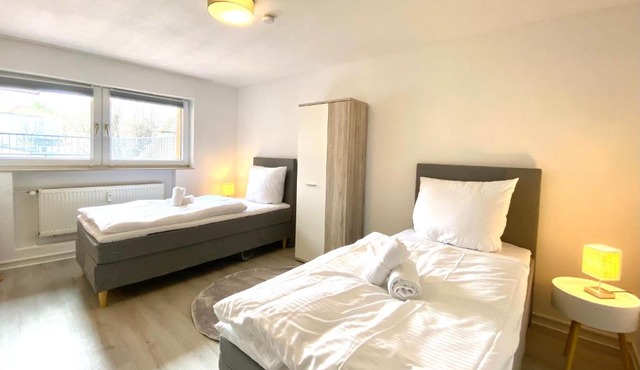 Monteur-Unterkunft, Apartment bis 4 Personen, Balkon, Grill, Smart-TV, NETFLIX, Küche