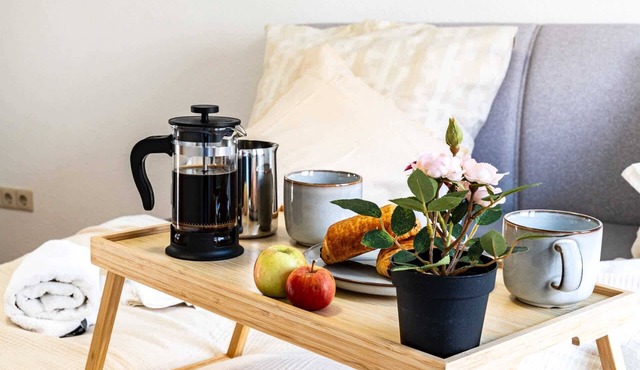 Monteurly | Bright 1BR Apt + Kitchen & Parking