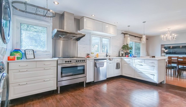 [Monthly 30% OFF] Classic Luxury 3 BDR 2 BATH with Bidet House Near UBC Campus