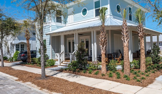 Monthly Rates for winter Farmhouse Rich in Amenities! Bikes, Pool near Beach