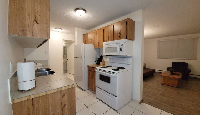 Monthly Stays✅️Central 124 Street Arts District✅️Entire unit✅️Free Parking/Wi-Fi