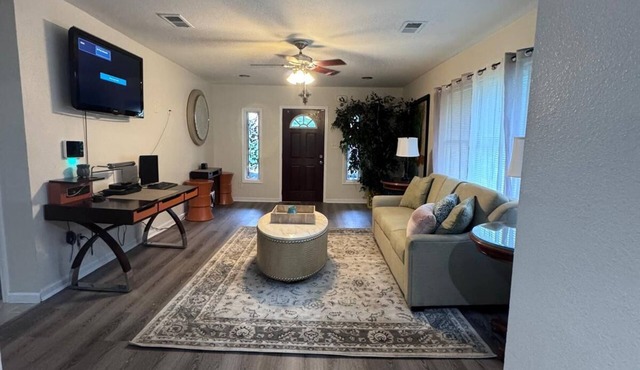 MONTHLY STAYS in Memphis - Spacious 5BR Home w/3 BA-Near Downtown, Beale Street