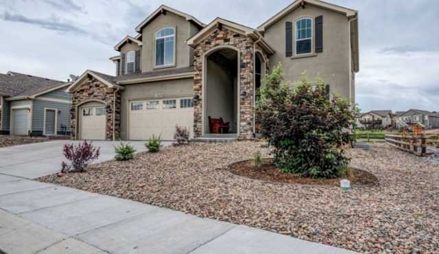 Monument home in beautiful Colorado. Very close to all attractions!