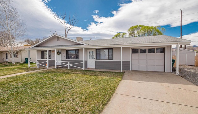 Monument Orchard: Includes Patio & BBQ Grill!
