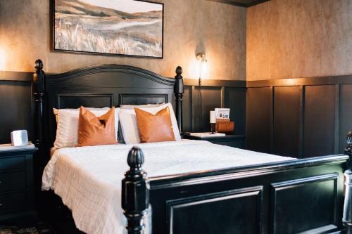 Moody Blues Studio Perfect for work or romance