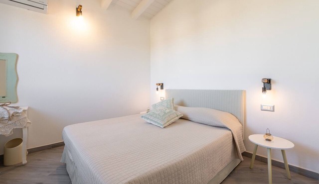 Moon – Double Room with Private Bathroom
