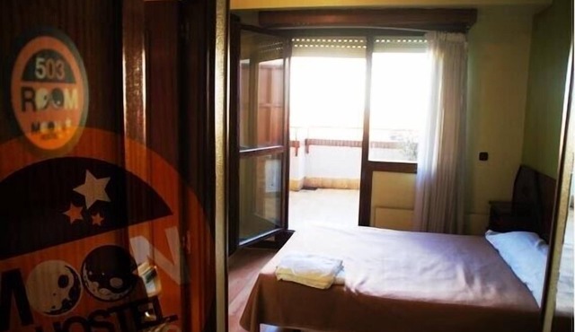 Moon Hostel Bio