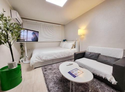 Moon House In Seoul #Quiet #Airport transport nearby#1 min to line2 nakseongdae subway