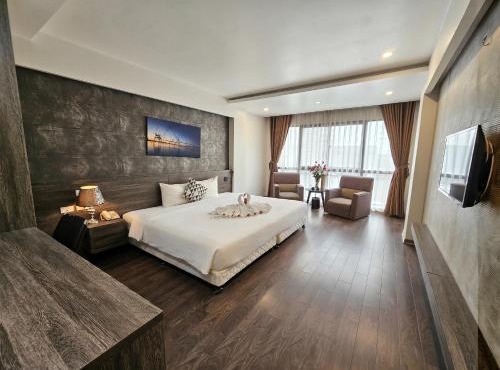 Moon Luxury Hotel