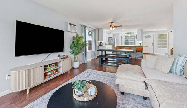 Moondance - Stylish Bend Retreat, Hot Tub, Fenced Yard, Garage