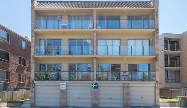 Moondara Unit 2 21 Bulcock Beach Esplanade Bulcock Beach