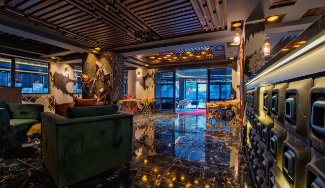 MOONDAY HOTEL