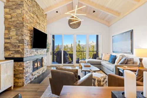 Moonlight Basin Lookout Patio Views & Ski In Out