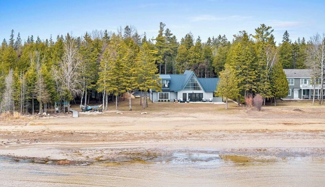 Moonlight Bay Retreat