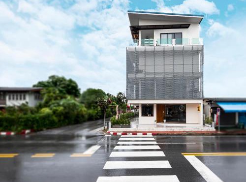 Moonlight Cafe and Hotel