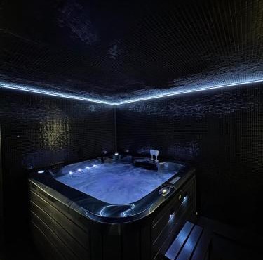 Moonlight jacuzzi