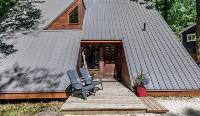 Moonstone Chalet: Your perfect city escape! With Hot tub