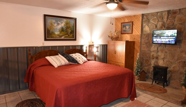 Moose Lodge - Cozy Lower Cabin · Kitchen · Laundry · Laurel Lake