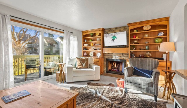 Moose Mgmt – Pvt Hot Tub | Free Shuttle | Sleeps 8
