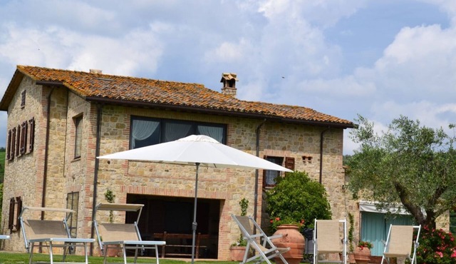Mora, Peacefull Luxury villa in Umbria with Private pool, gardens and views
