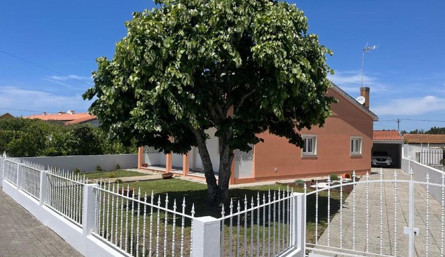 Moradia alegre no centro da Vila da Tocha.