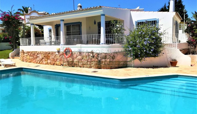 Moradia com piscina privada