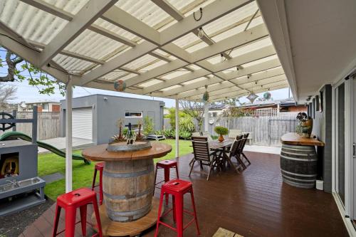Mordialloc Coastal Escape Beach, Garden & Parking
