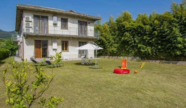 More e Lamponi by Interhome
