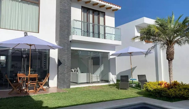 More House with Pool, Jacuzzi, Heated