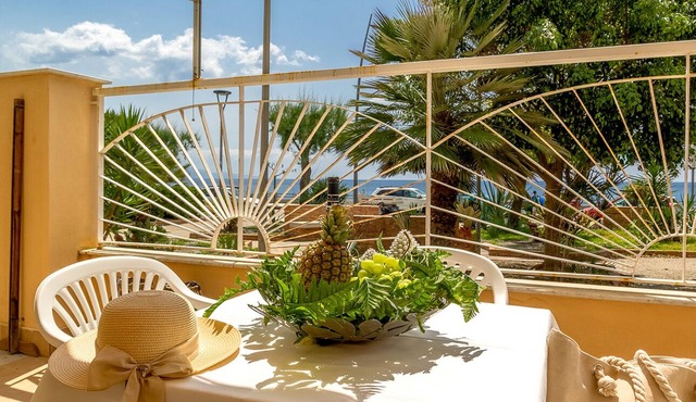 Morgana House-Beachfront