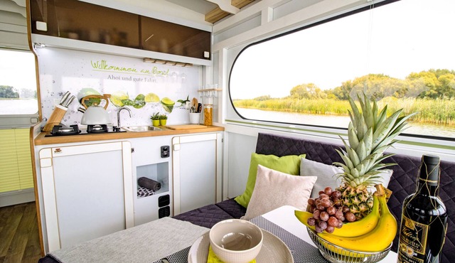 Moritz - a holiday home very close to the water - with a lakeside terrace