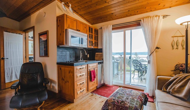 Morningside Garden Suite FLASH SALE- CHECK OUT OUR WINTER GET AWAY SPECIAL