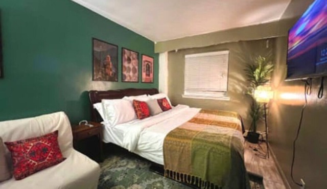 Moroccan Lover's Oasis: 2BR/2BA Great for Large Groups and Families