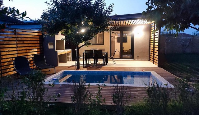 mosquito Luxury Studio