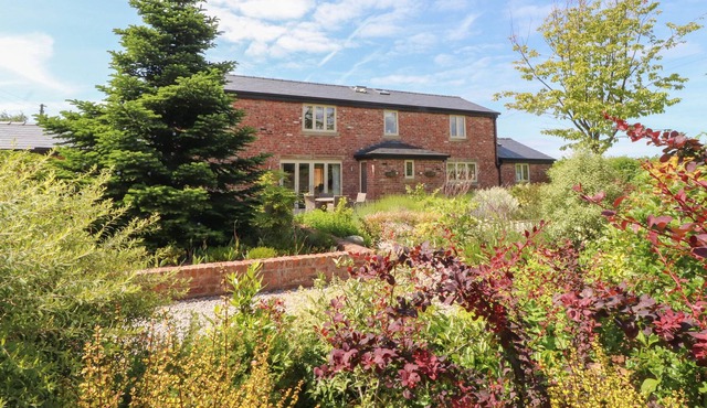 MOSS COTTAGE FARM, family friendly in Preston, Lancashire
