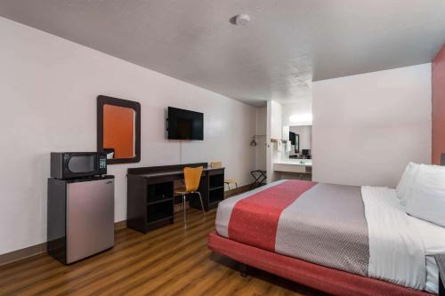 Motel 6-Attalla, AL