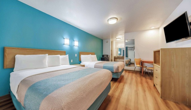 Motel 6 Canby, OR