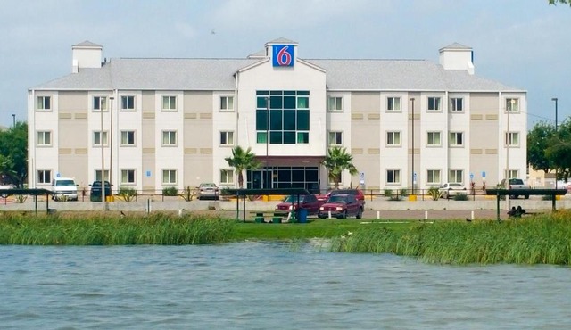 Motel 6-Eagle Pass, TX - Lakeside