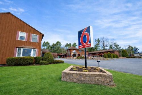Motel 6 Lake George, NY Adirondacks