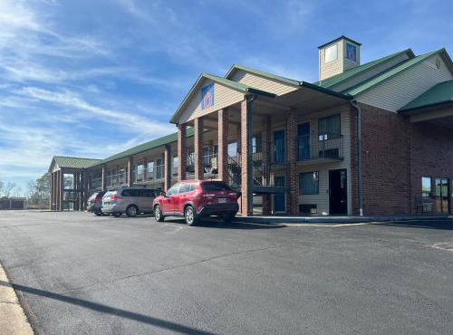 Motel 6-Ozark, AR