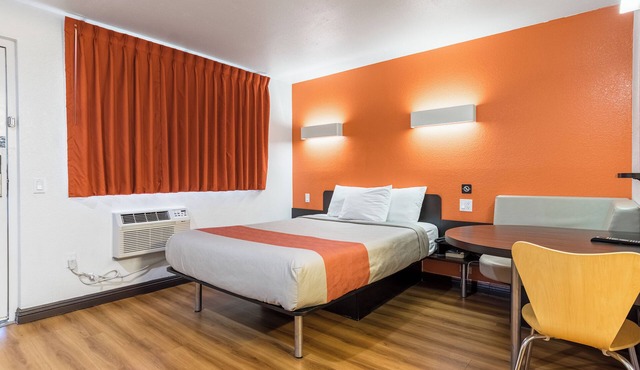 Motel 6 Riverside, CA - UCR East