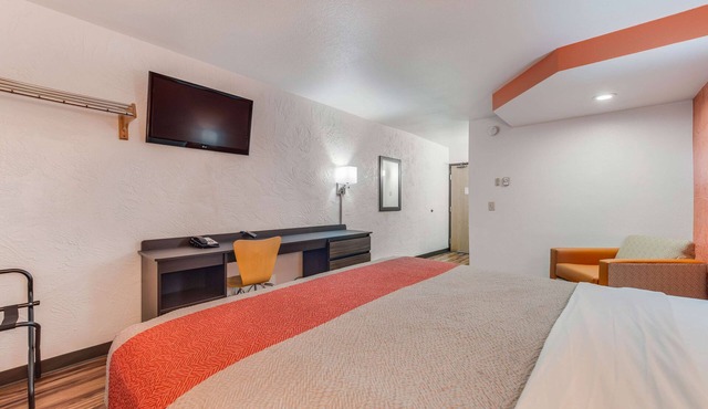 Motel 6 Saint Paul, MN - I-94