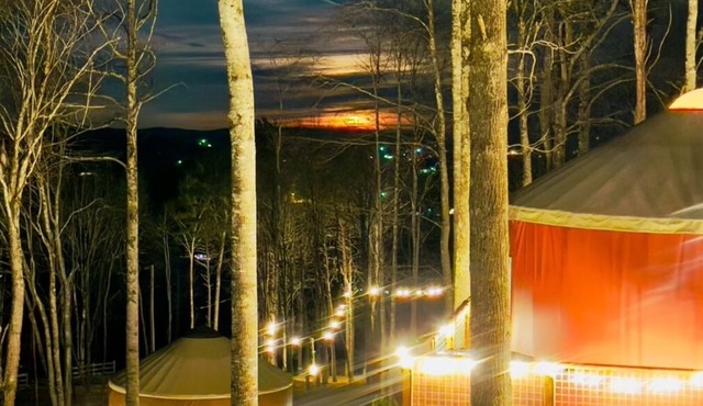 Mother Earth, stargazing from the hot tub, Mountain Views, outdoorsman paradise